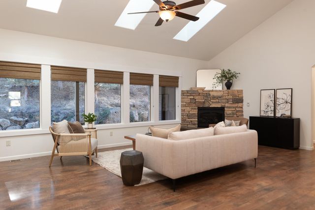 19085 NW Mt Hood Place, Bend, OR 97703