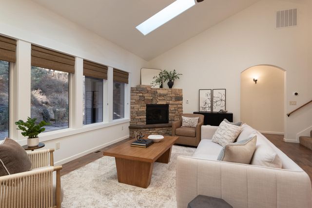 19085 NW Mt Hood Place, Bend, OR 97703