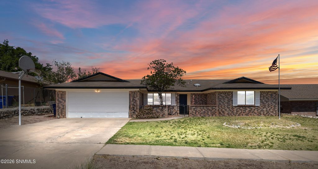 1655 Candlelight Drive, Las Cruces, NM 88011