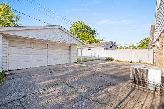 8422 W 45th Street, Lyons, IL 60534
