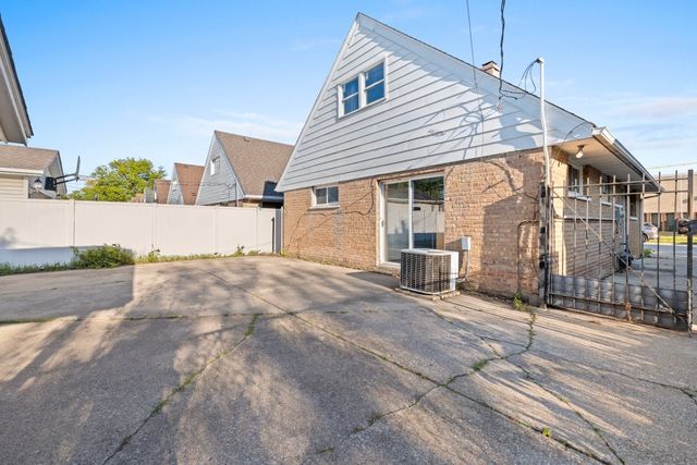 8422 W 45th Street, Lyons, IL 60534