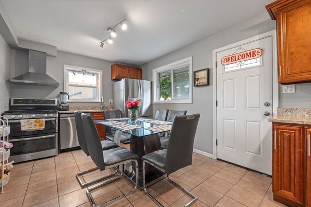 8422 W 45th Street, Lyons, IL 60534