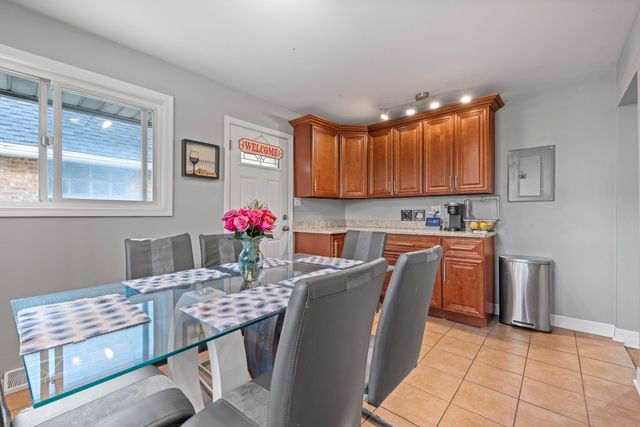 8422 W 45th Street, Lyons, IL 60534