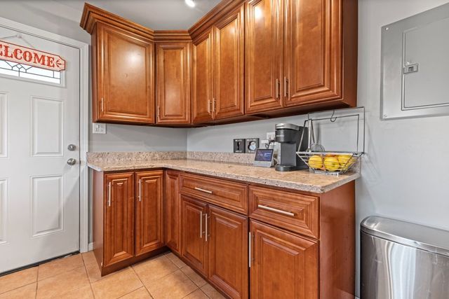 8422 W 45th Street, Lyons, IL 60534