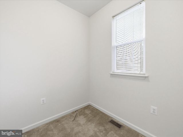 58 BATTLEFIELD DR, Charles Town, WV 25414