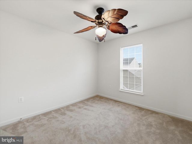 58 BATTLEFIELD DR, Charles Town, WV 25414