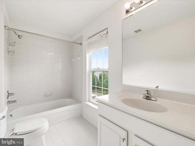 58 BATTLEFIELD DR, Charles Town, WV 25414