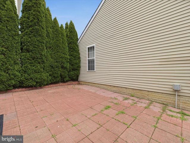 58 BATTLEFIELD DR, Charles Town, WV 25414