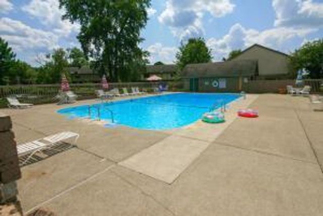 92 Stornoway Drive W, 92B, Columbus, OH 43213