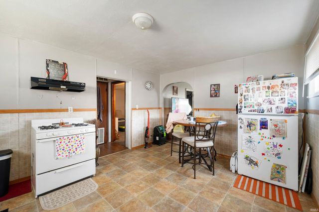 108 N Claypool Road, Muncie, IN 47303