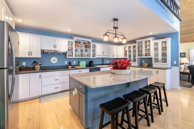 8 Oak Knoll Road, Meredith, NH 03253