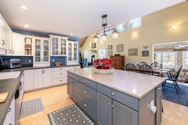 8 Oak Knoll Road, Meredith, NH 03253