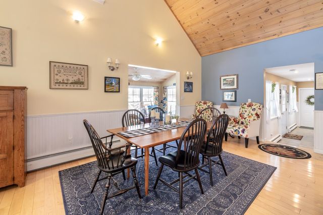 8 Oak Knoll Road, Meredith, NH 03253