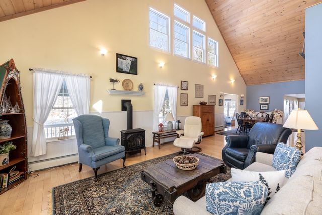 8 Oak Knoll Road, Meredith, NH 03253