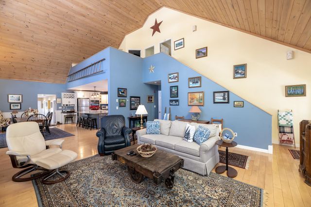 8 Oak Knoll Road, Meredith, NH 03253