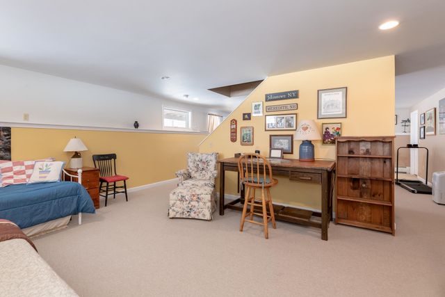 8 Oak Knoll Road, Meredith, NH 03253