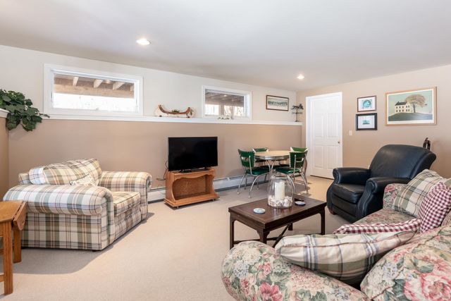 8 Oak Knoll Road, Meredith, NH 03253