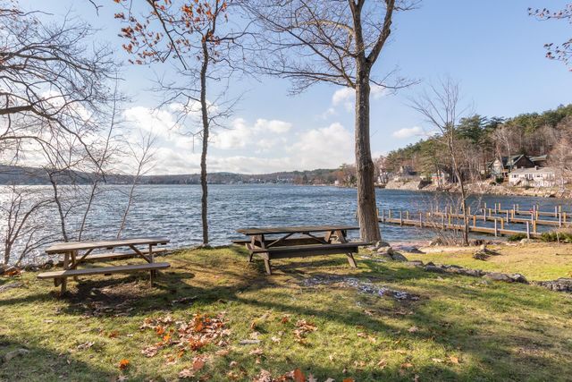 8 Oak Knoll Road, Meredith, NH 03253