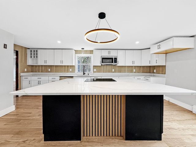 21 Burlington Rd, Billerica, MA 01821