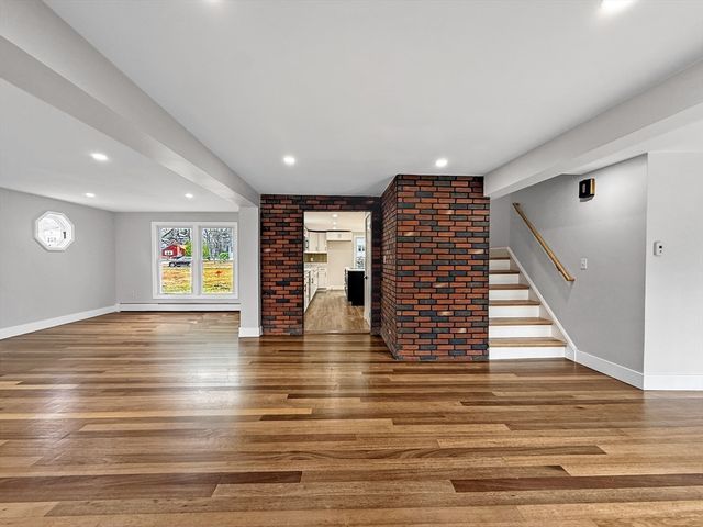 21 Burlington Rd, Billerica, MA 01821