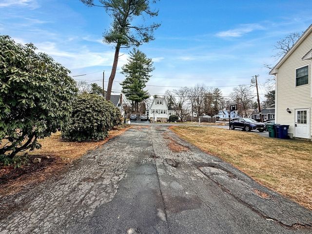 21 Burlington Rd, Billerica, MA 01821