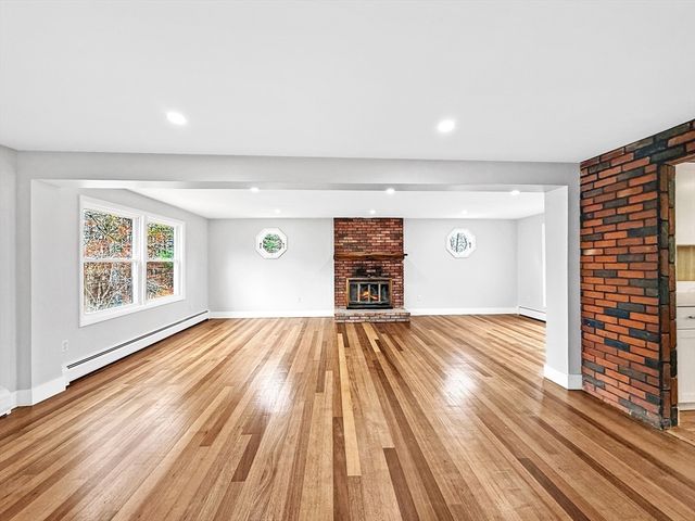 21 Burlington Rd, Billerica, MA 01821