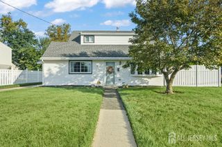 9 Nimitz Place, Sayreville, NJ 08872