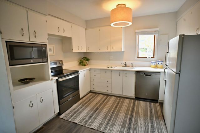 301 19th Avenue N, Hopkins, MN 55343