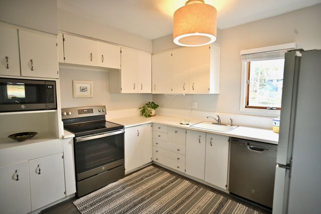 301 19th Avenue N, Hopkins, MN 55343