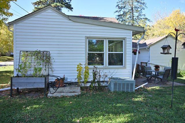 301 19th Avenue N, Hopkins, MN 55343