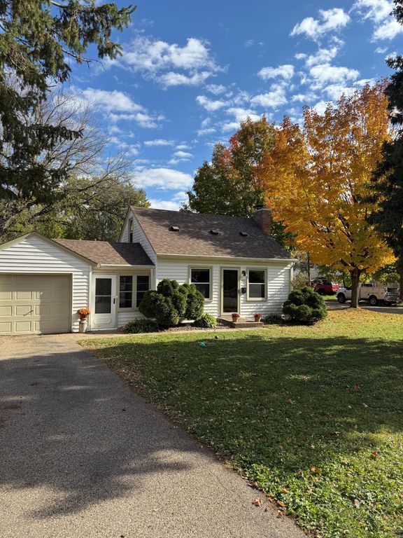 301 19th Avenue N, Hopkins, MN 55343