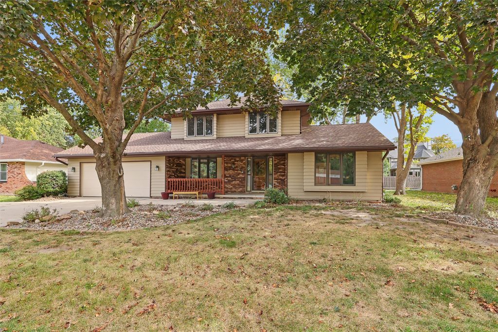 909 39th Street, West Des Moines, IA 50265