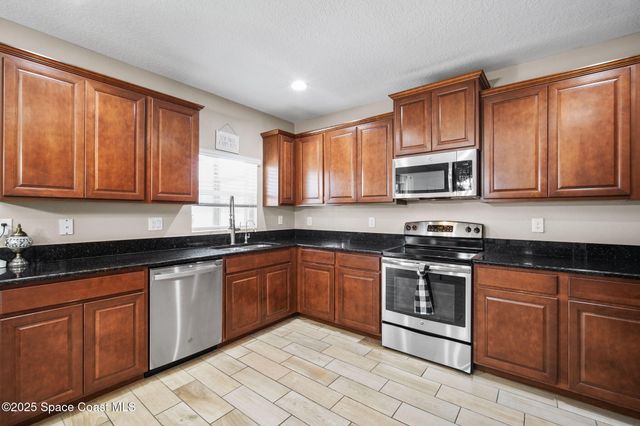 2028 Snapdragon Drive NW, Palm Bay, FL 32907