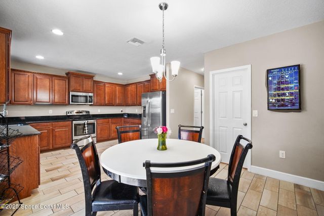 2028 Snapdragon Drive NW, Palm Bay, FL 32907