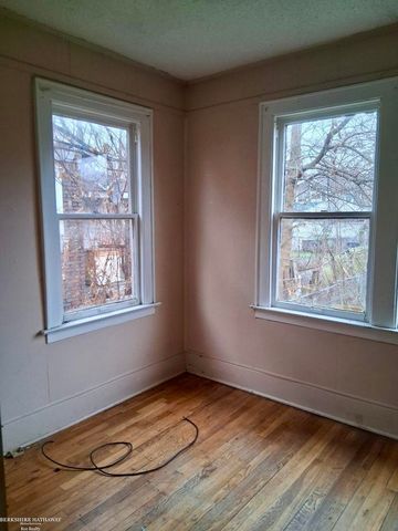 487 Chalmers Street, Detroit, MI 48215