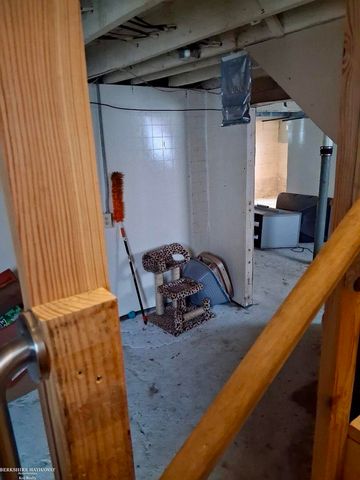 487 Chalmers Street, Detroit, MI 48215