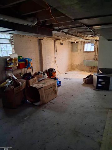 487 Chalmers Street, Detroit, MI 48215