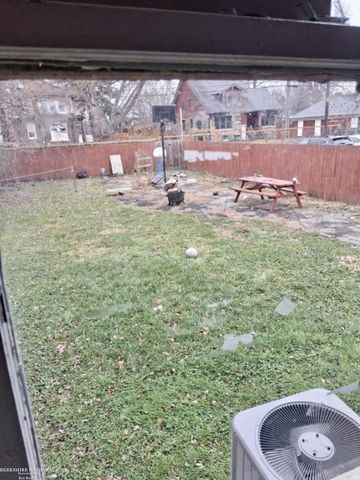 487 Chalmers Street, Detroit, MI 48215