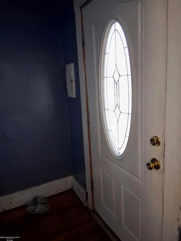 487 Chalmers Street, Detroit, MI 48215