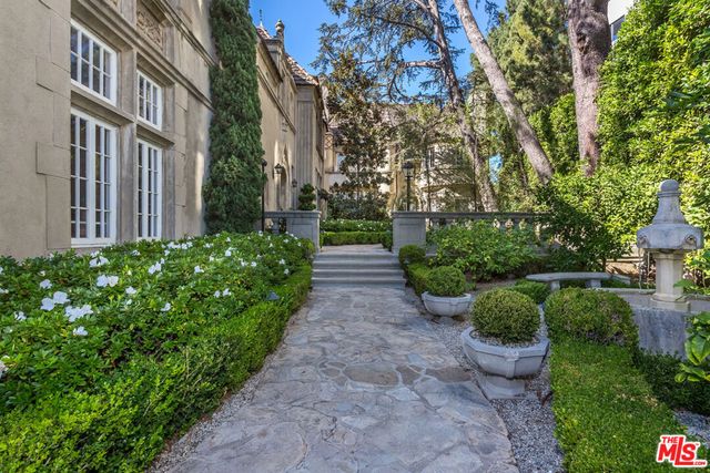 10335 Wilshire Boulevard, Los Angeles, CA 90024