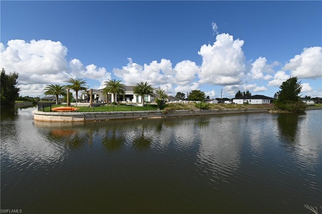 432 SW 22nd ST, Cape Coral, FL 33991