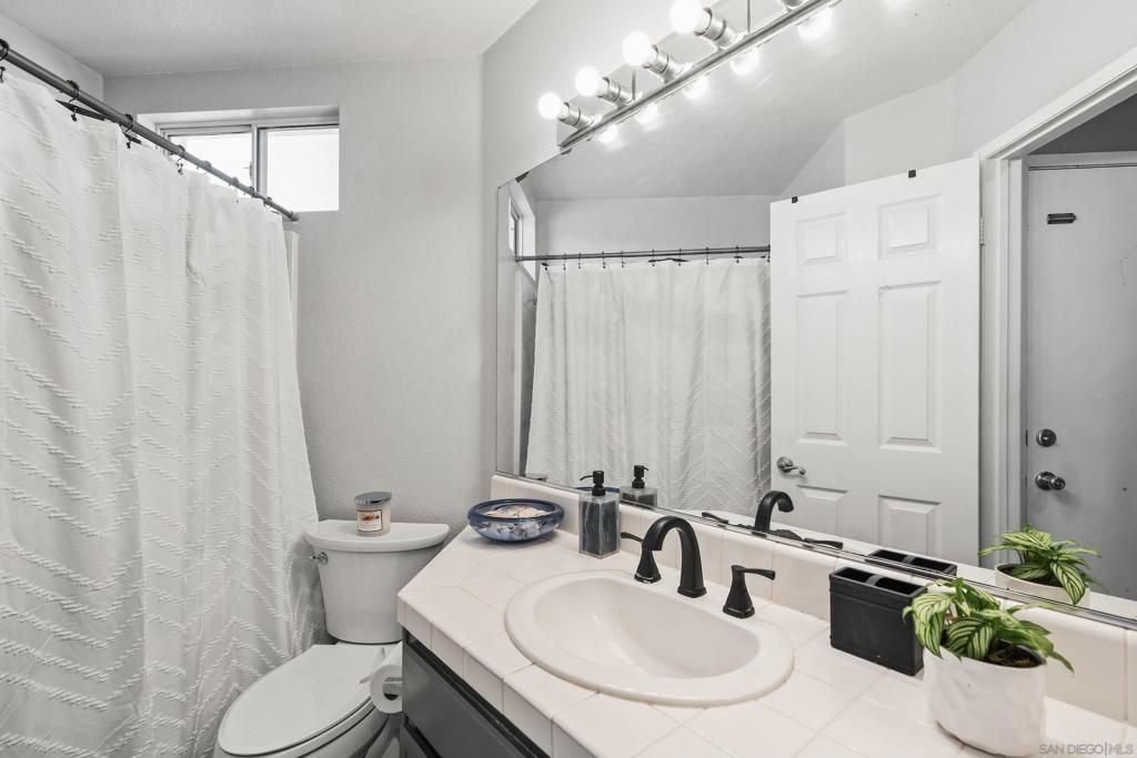 Image 28 of property listing at 1593 Avenida Guillermo, Oceanside, CA 92056