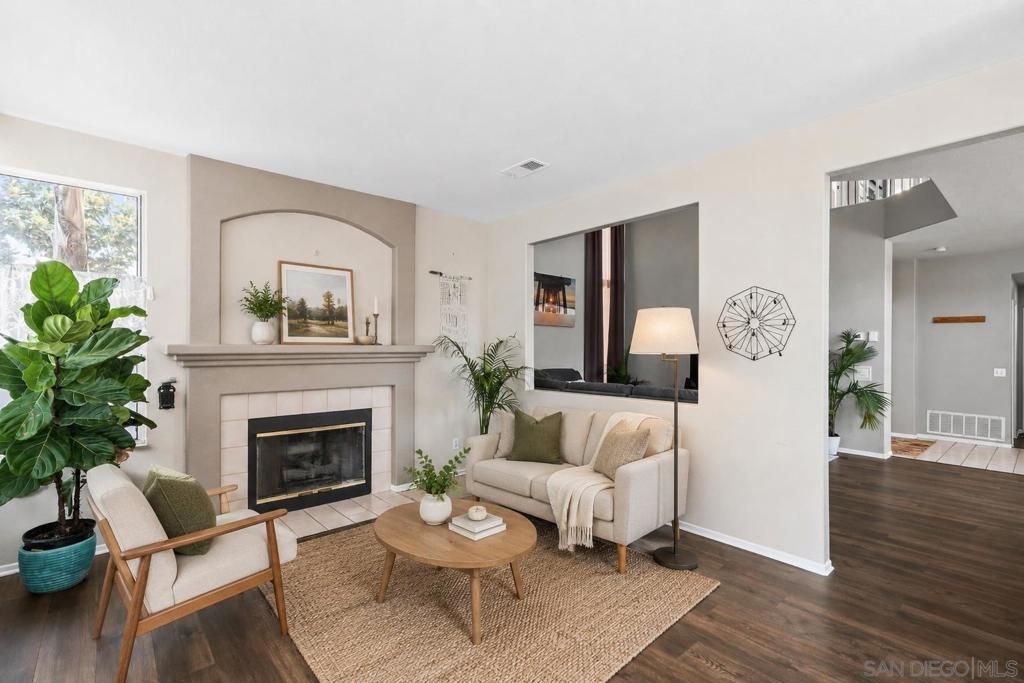 Image 5 of property listing at 1593 Avenida Guillermo, Oceanside, CA 92056