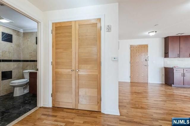 17 Meadow Road 401, Rutherford, NJ 07070