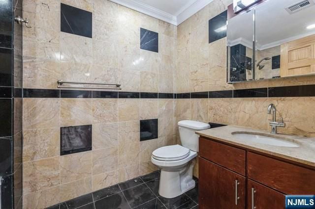 17 Meadow Road 401, Rutherford, NJ 07070