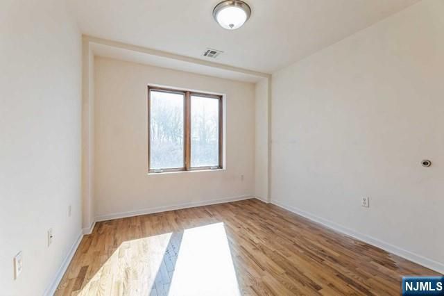 17 Meadow Road 401, Rutherford, NJ 07070