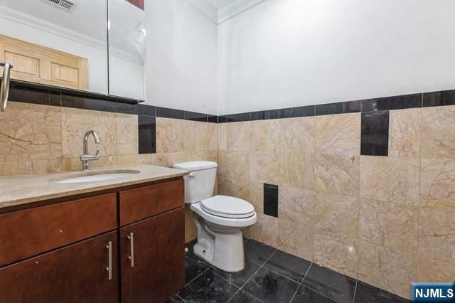 17 Meadow Road 401, Rutherford, NJ 07070