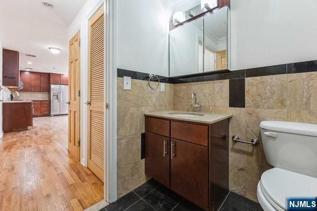 17 Meadow Road 401, Rutherford, NJ 07070