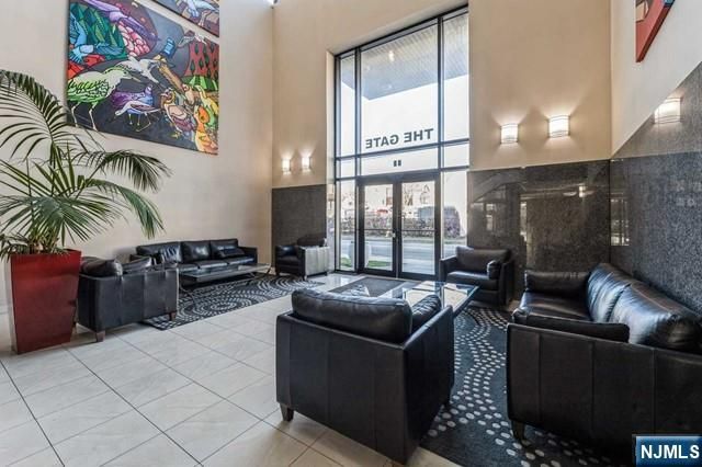 17 Meadow Road 401, Rutherford, NJ 07070