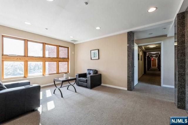 17 Meadow Road 401, Rutherford, NJ 07070